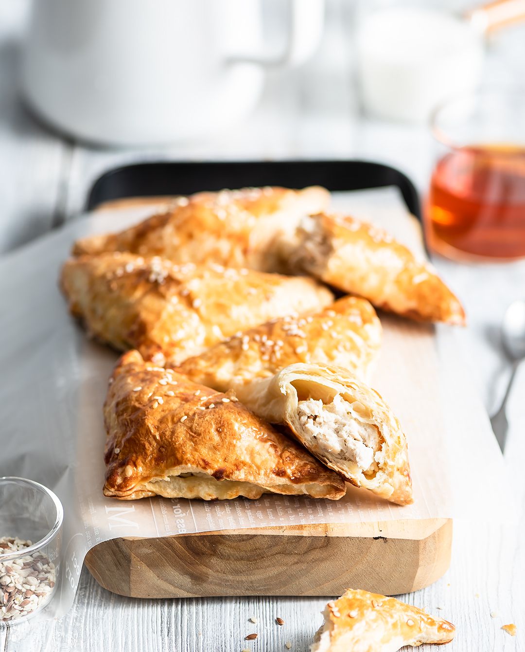 Слоеные конвертики с курицей